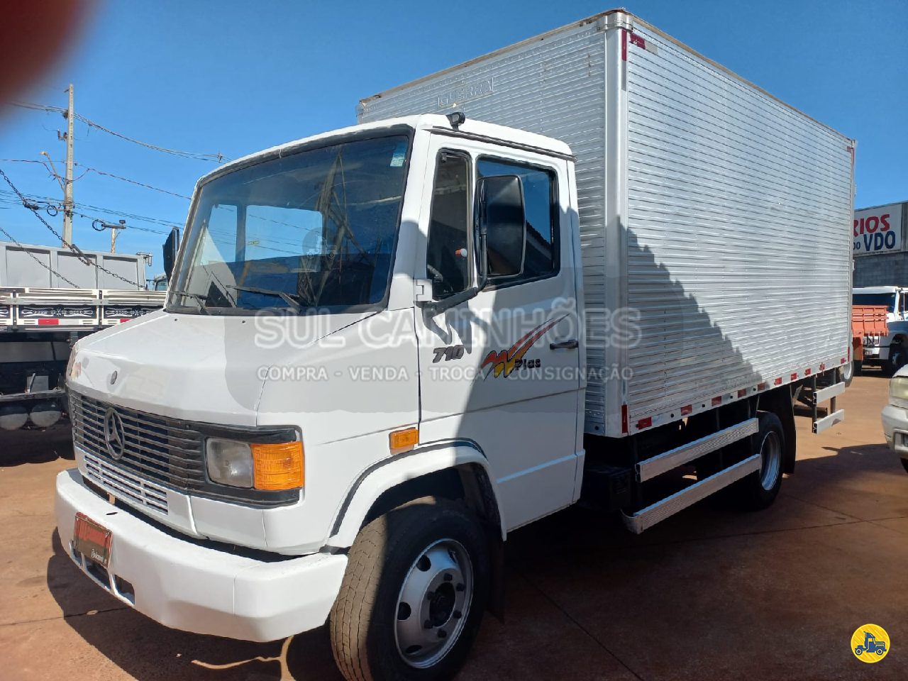 CAMINHAO MERCEDES-BENZ MB 710 Baú Furgão 3/4 4x2 Sul Caminhões MARINGA PARANÁ PR
